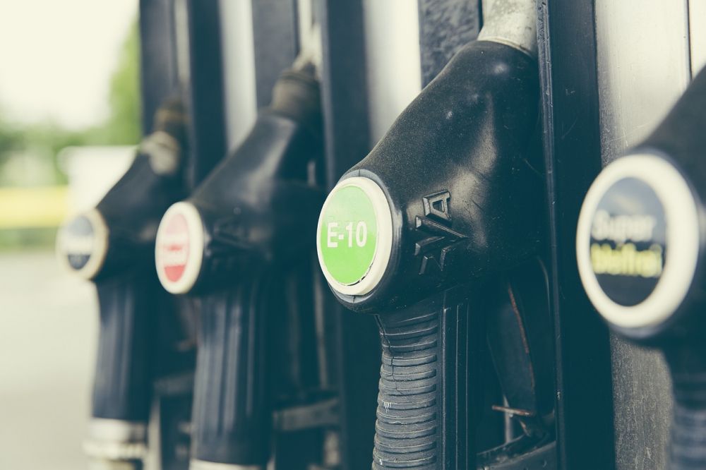 Köpa bensinbil 2023 - En guide för bilentusiaster